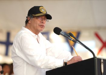 La reforma tributaria no es para comprar aviones de combate: Petro