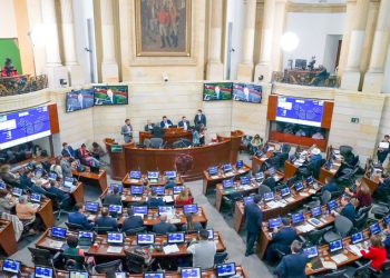 Congresistas reciben su Navidad, Gobierno les autorizó aumento salarial