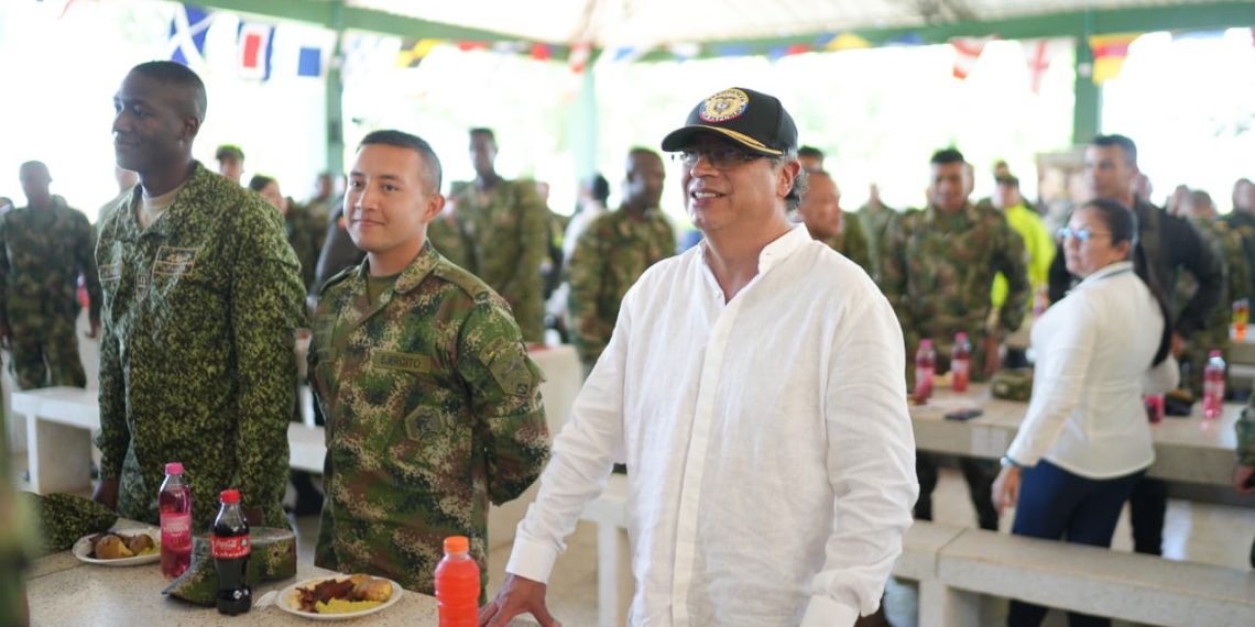 Petro llevó mensaje de gratitud a soldados y policías en Arauca y Vichada