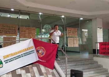 Trabajadores del Banco Agrario reclaman mejores condiciones laborales