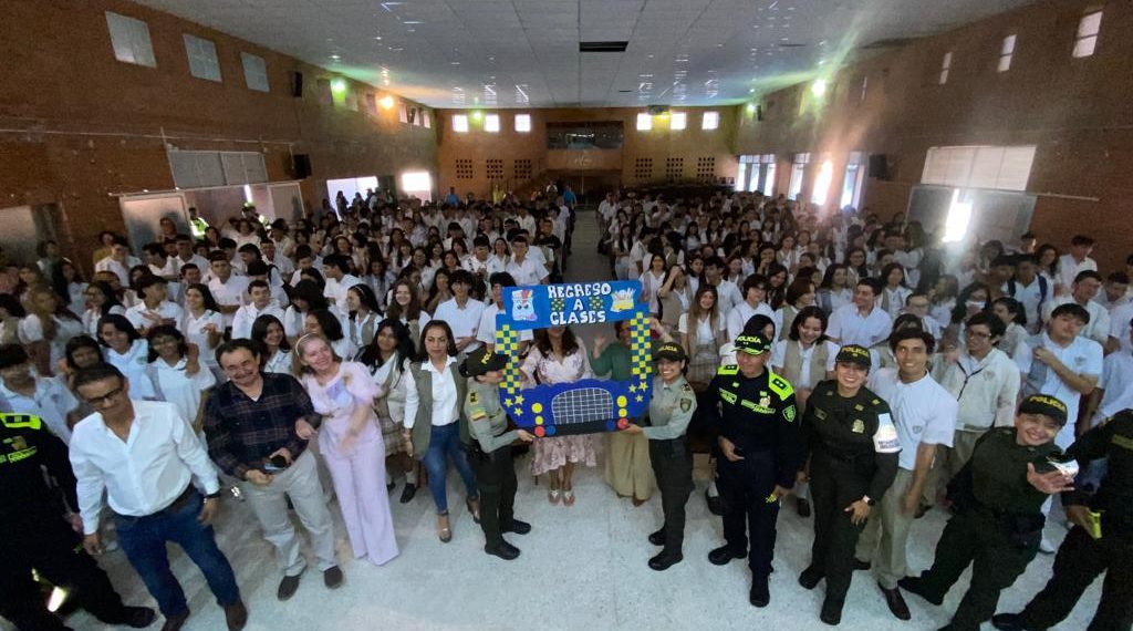El regreso a clase contó con acompañamiento policial