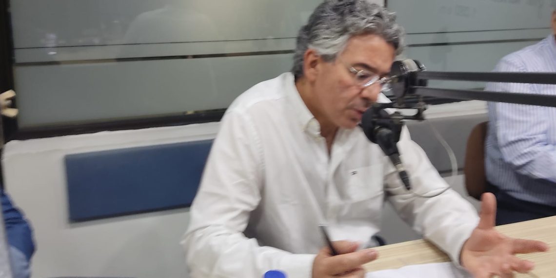 Las críticas de Enrique Gómez al gobierno de Petro