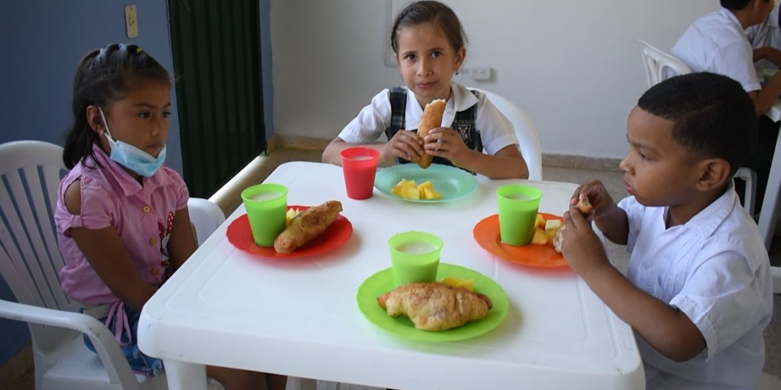 El calendario escolar inició con el PAE, en Santander
