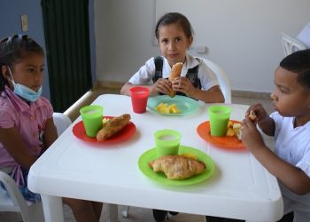 El calendario escolar inició con el PAE, en Santander