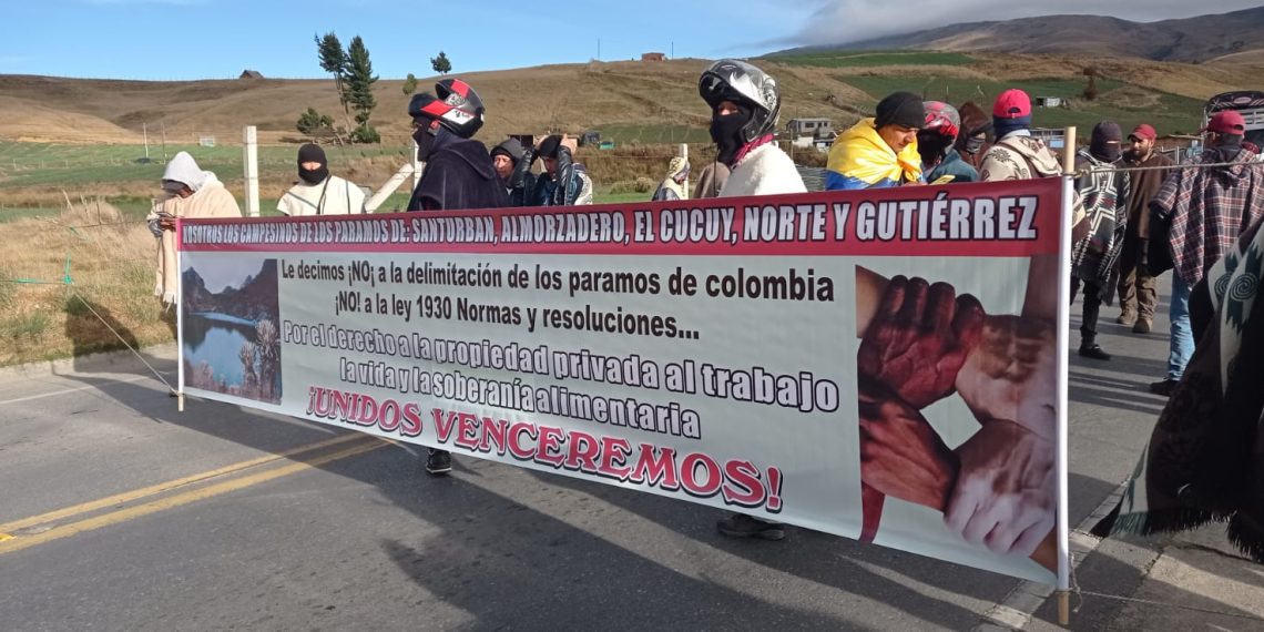 Continúa bloqueo de vías en Santander por cuenta del paro campesino