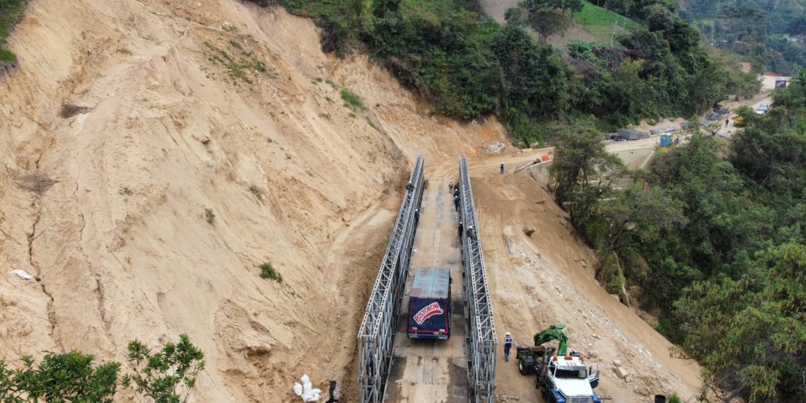Instalan puente semipermanente en la vía Curos – Málaga