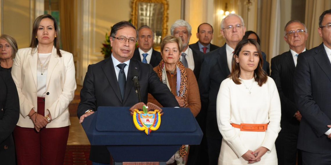 Salen tres ministros del gobierno de Gustavo Petro