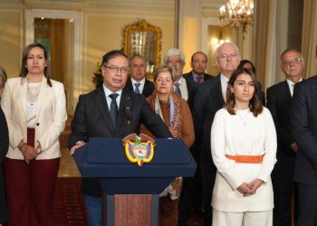 Salen tres ministros del gobierno de Gustavo Petro
