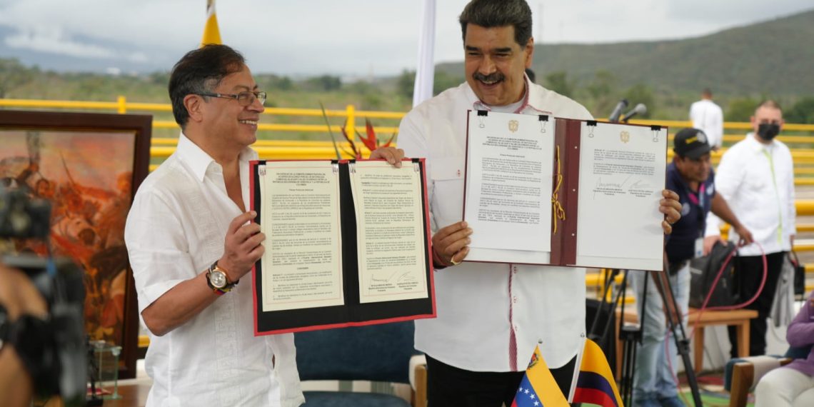 Petro y Maduro se reunieron para avanzar en la integración económica y comercial