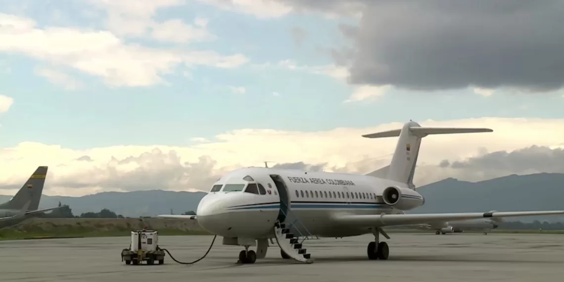 Petro dispuso todos los aviones de la FAC y el presidencial para ayudar a usuarios afectados por crisis de aerolíneas