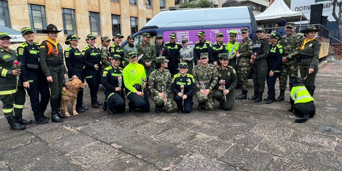 La «patrulla púrpura» de la policía empezó a operar en Bucaramanga