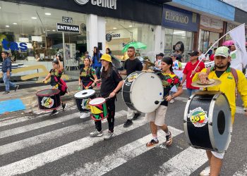 Trabajadores y docentes marcharon en respaldo a las reformas sociales