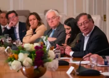 En ocho meses de gobierno Petro hace un viraje a la izquierda.