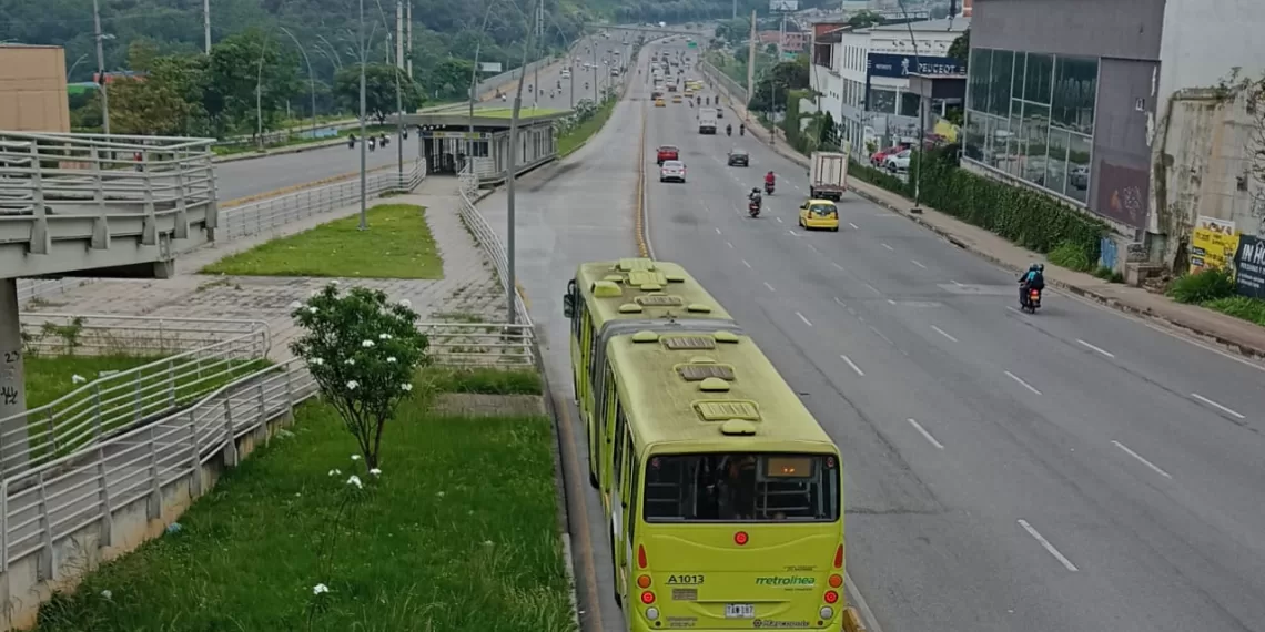 La reacción de Metrolínea ante el uso del carril exclusivo por taxis y buses