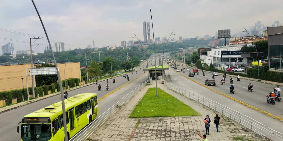 Buses y taxis pueden circular por el carril de Metrolínea en Bucaramanga