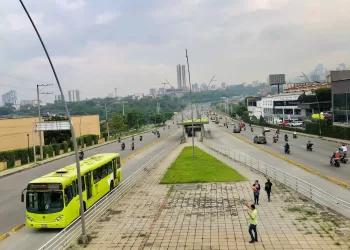 Buses y taxis pueden circular por el carril de Metrolínea en Bucaramanga