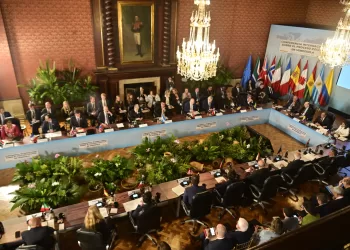 “Que el pueblo venezolano pueda decidir qué quiere”: Petro