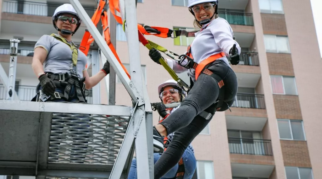 En Bucaramanga 100 mujeres se capacitarán para el trabajo en alturas