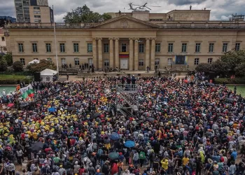 Petro instó a los trabajadoras a defender las reformas sociales en las calles