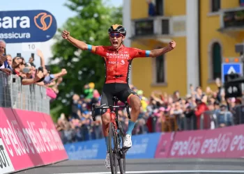 El bogotano Santiago Buitrago ganó la etapa reina del Giro de Italia