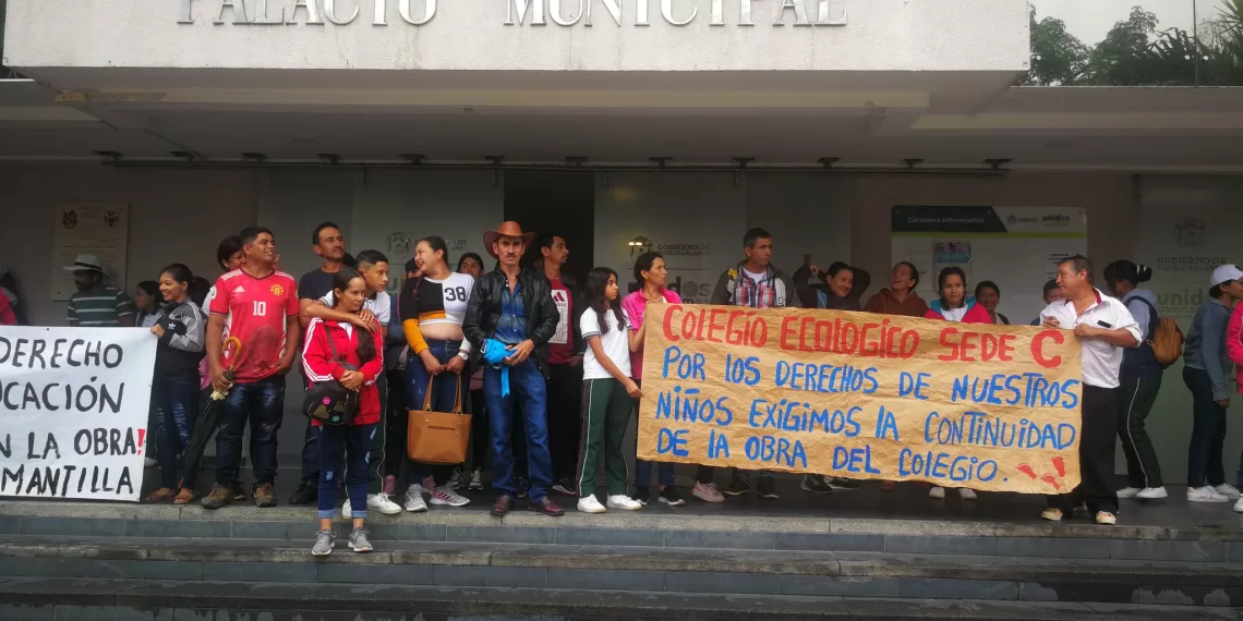 En el Colegio Ecológico piden explicaciones por obra de $300 millones que está abandonada