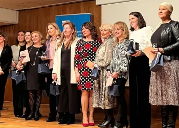 Aprueban mayor participación femenina en cargos de poder