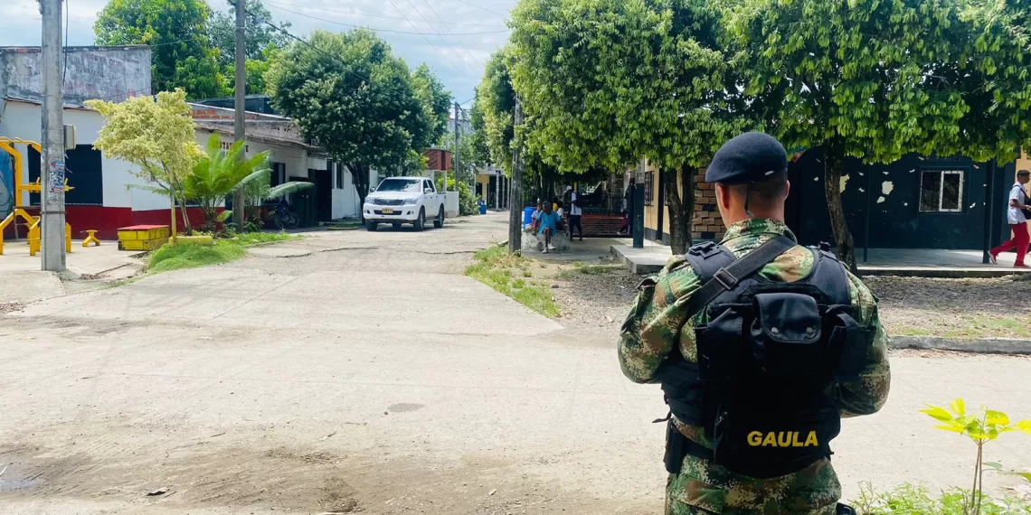 El Ejército custodia un colegio en Puerto Olaya, Cimitarra