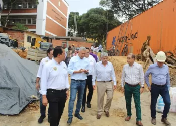 Director de Planeación Nacional visitó avances de la obra de modernización de la Facultad de Salud de la UIS