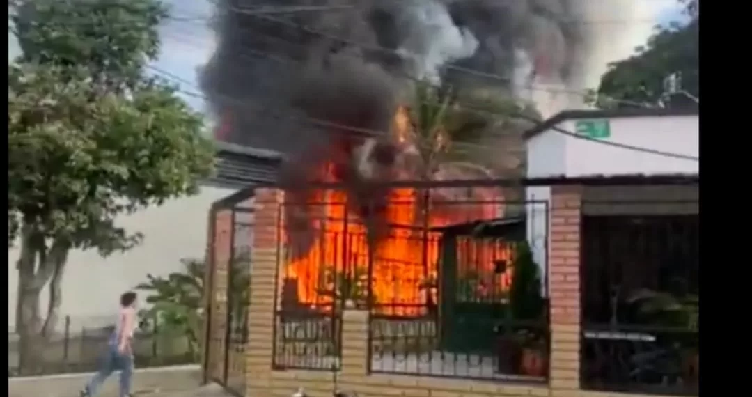 Grave incendio en el barrio Villas de Giradot de Bucaramanga