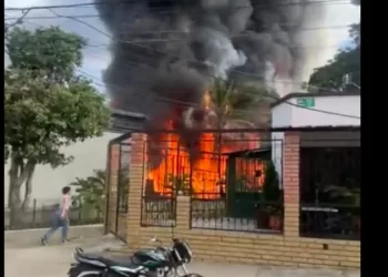 Grave incendio en el barrio Villas de Giradot de Bucaramanga