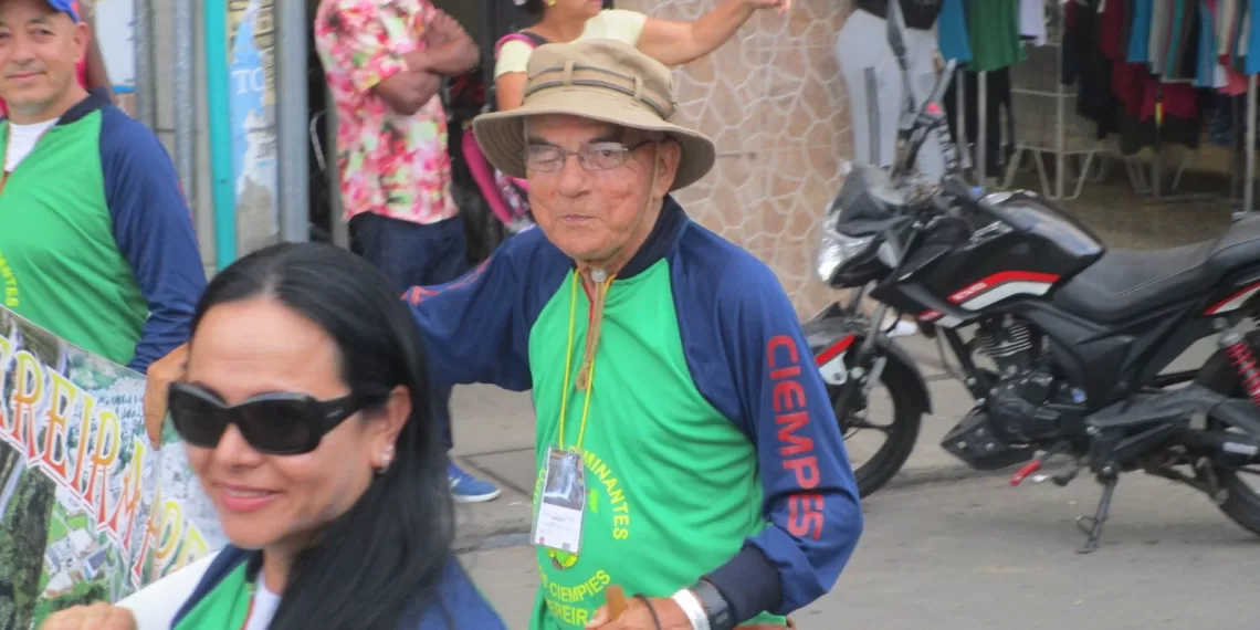 Tiene 92 años y participará en caminata nacional organizada por un santandereano