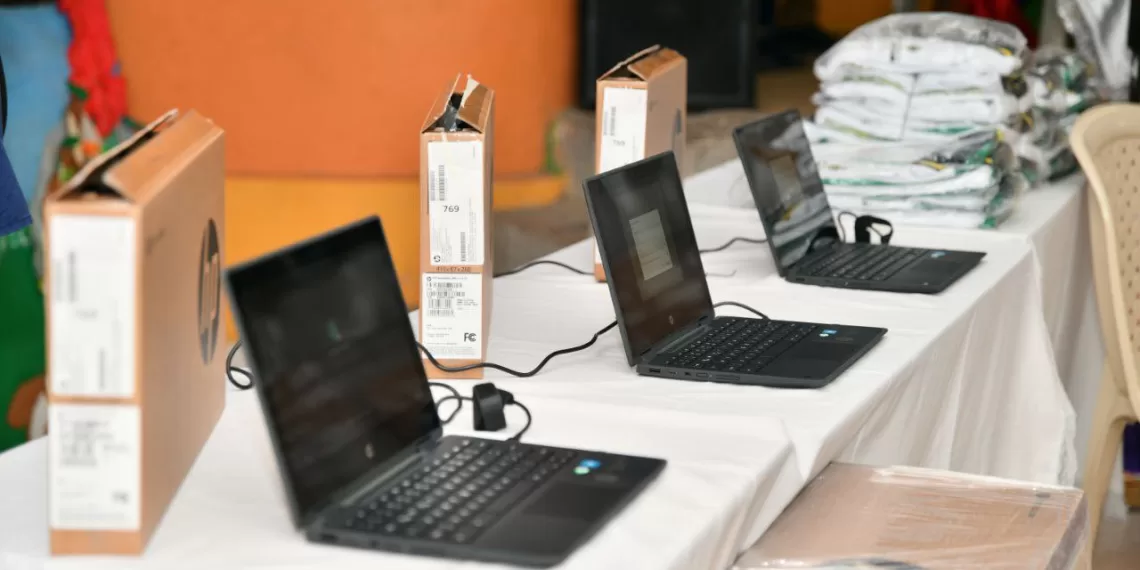 Nueve colegios de Santander recibieron computadores portátiles