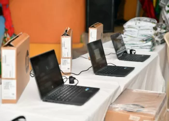Nueve colegios de Santander recibieron computadores portátiles