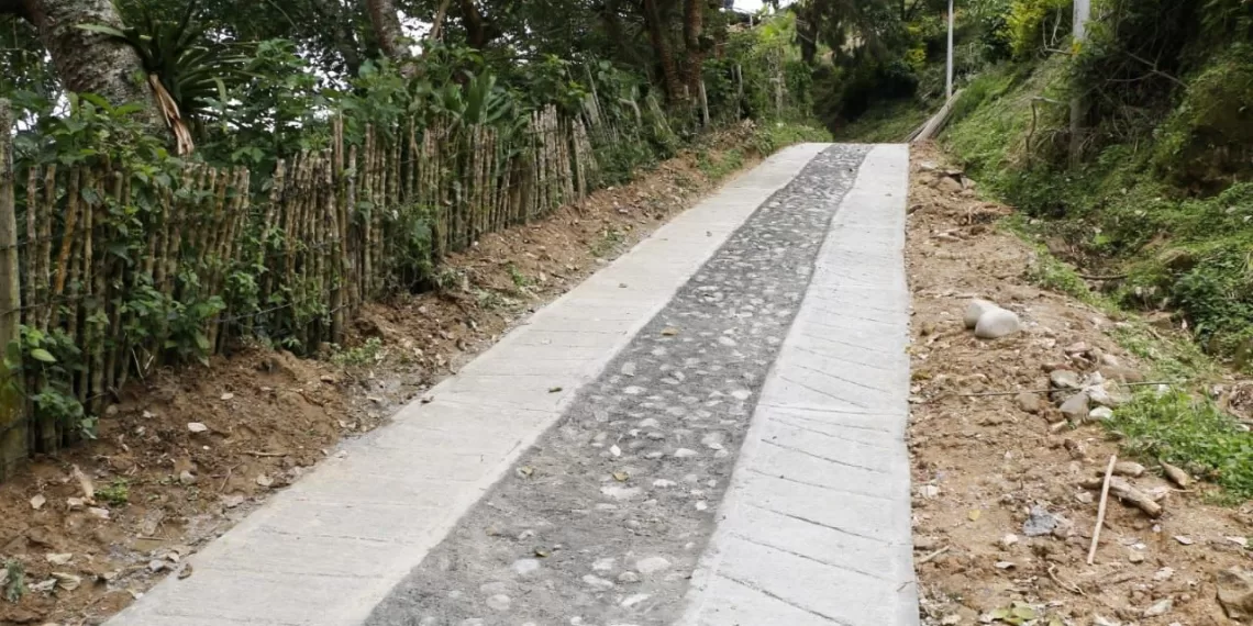 Las placas huella mejoran la movilidad en las veredas de Floridablanca