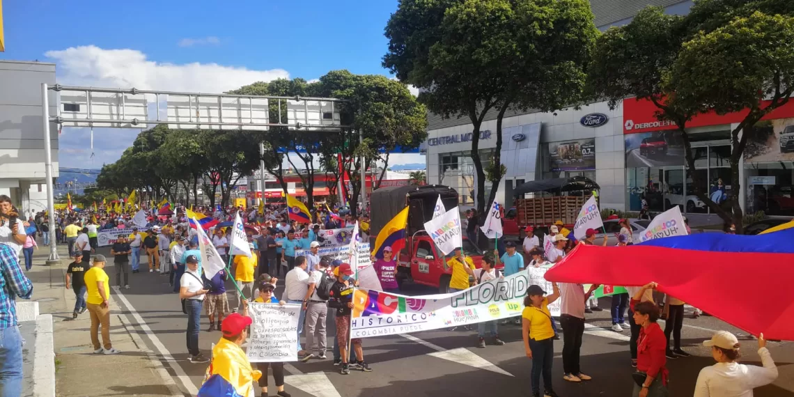 Masiva marcha en Bucaramanga a favor de Petro