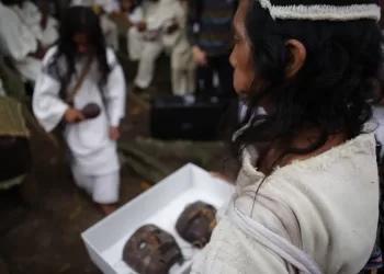 Pueblo Kogui purificó sus máscaras mágicas devueltas por Alemania