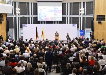 Tenemos 10 años para hacer una transformación y salvar a la humanidad: Petro en Alemania