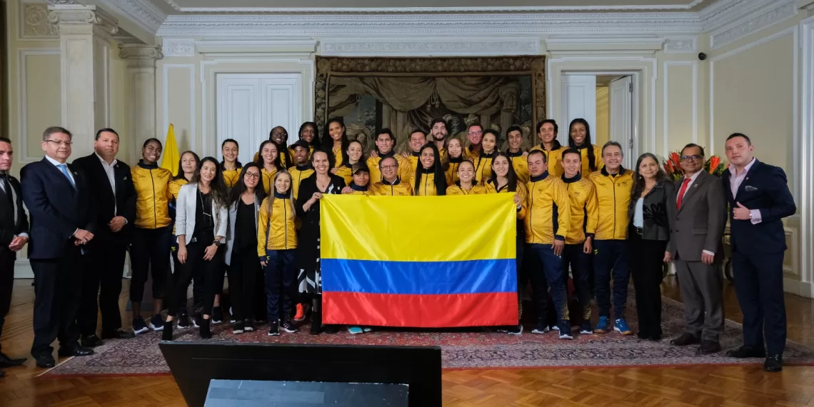 Articular actividad académica con el deporte, propone el presidente Petro