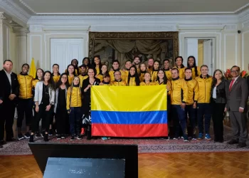 Articular actividad académica con el deporte, propone el presidente Petro