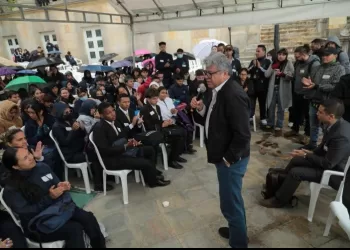 Jóvenes les exigen a los congresistas que estudien la reforma laboral