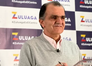 Fiscalía imputará por corrupción a Óscar Iván Zuluaga y a su hijo David