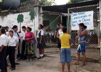 Vías de hecho de estudiantes y padres de familia del colegio San Marcos, corregimiento el llanito, afectan operaciones de producción