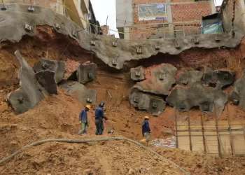 Se desplomó pantalla anclada que se construía en un barrio del Sur de Bucaramanga