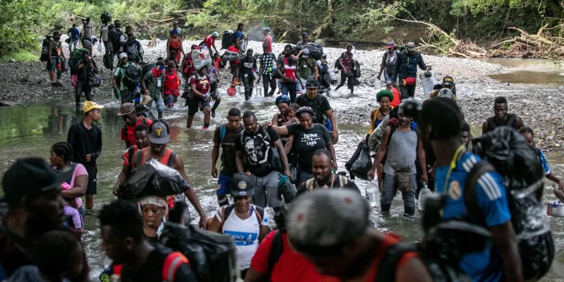 Se duplicó la cifra de migrantes que pasan a diario por el Darién: Migración Colombia