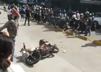 Responsabilizan a agente de tránsito de causar la muerte de un motociclista en el carril exclusivo de Metrolínea