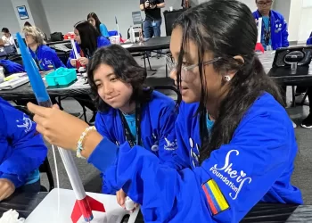 Abren convocatoria «Ella es Astronauta Virtual», para formar a 100 niñas colombianas