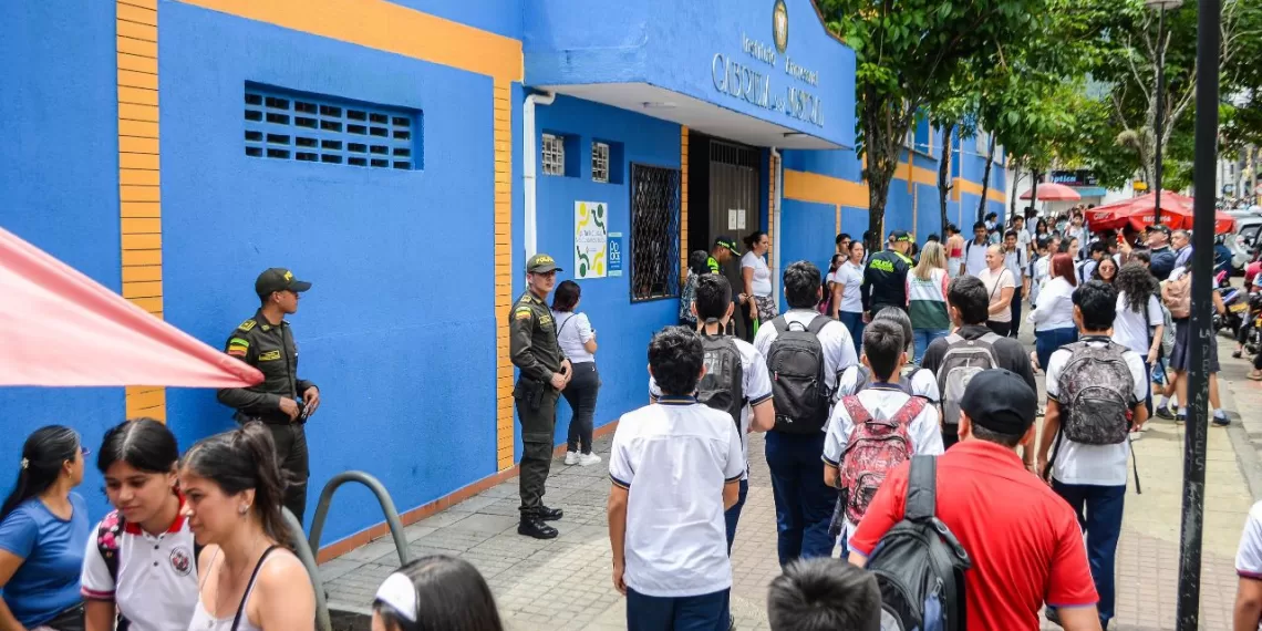 Protección policial en los entornos escolares de Floridablanca