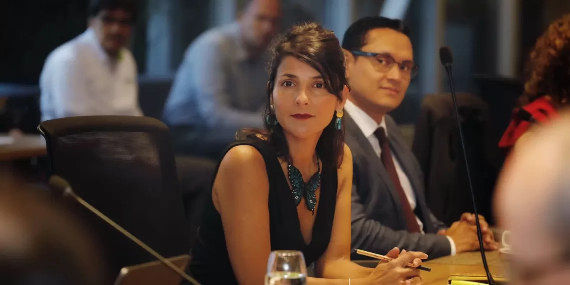 Renunció la ministra de Minas, Irene Vélez