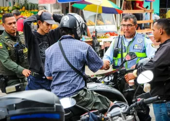 Con apoyo de la policía nacional dirección de tránsito realiza operativos en Bucaramanga
