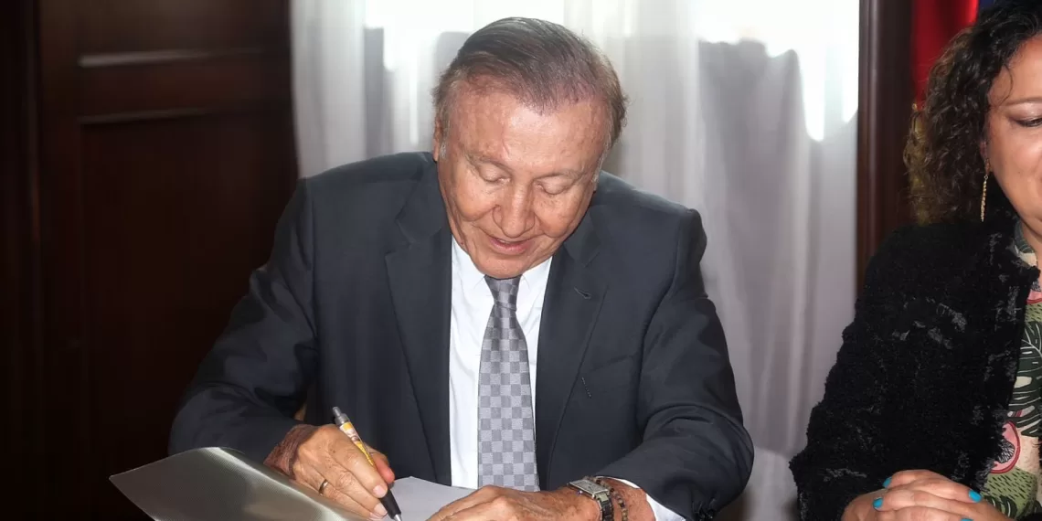 Rodolfo Hernández se inscribió como candidato a la Gobernación de Santander